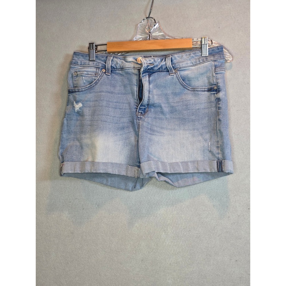 Time and Tru Shorts Womens Mid Rise Denim Light Wash Distressed Cuffed Size 12